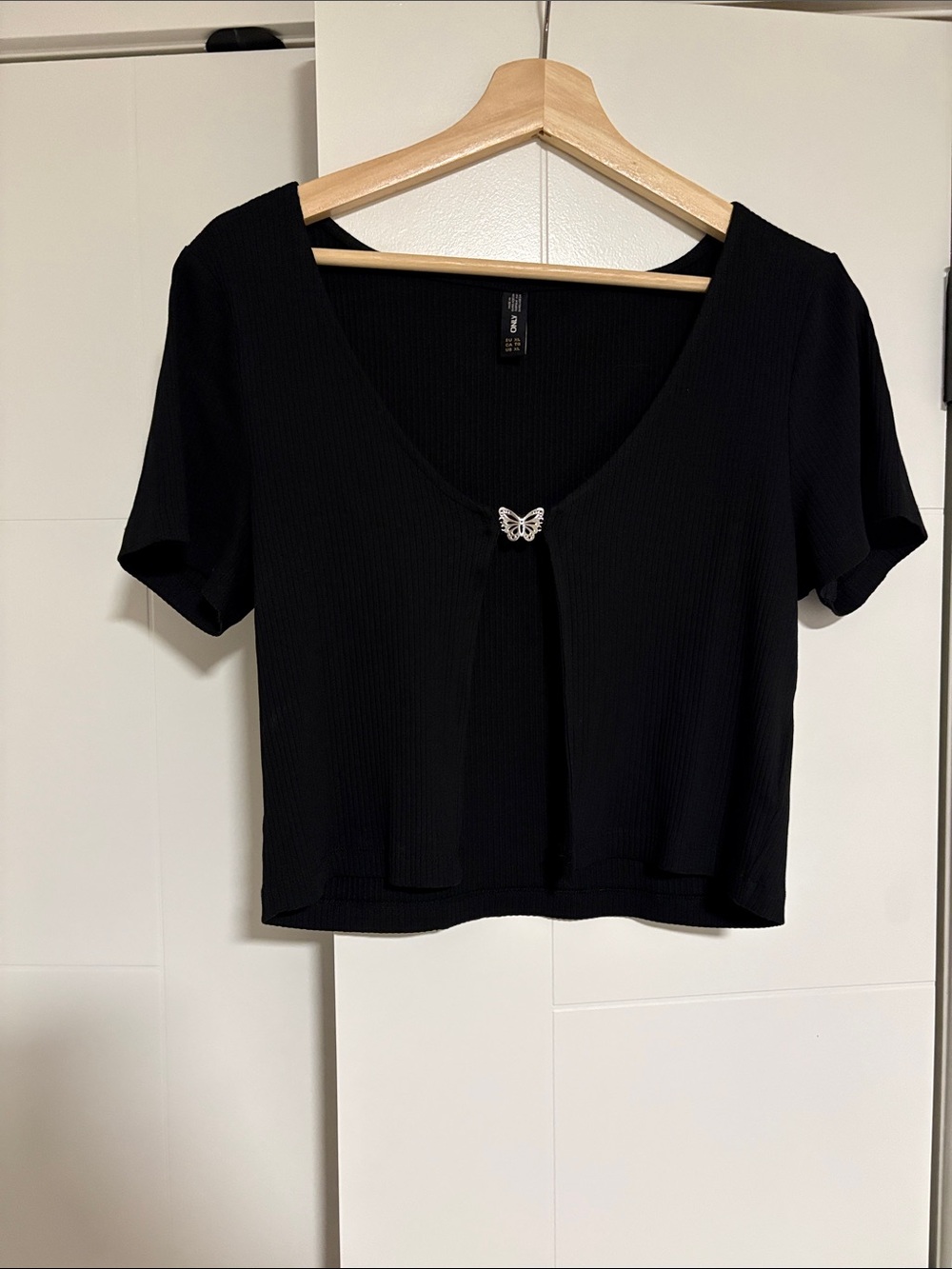 ONLY Butterfly Clasp Cropped Shrug